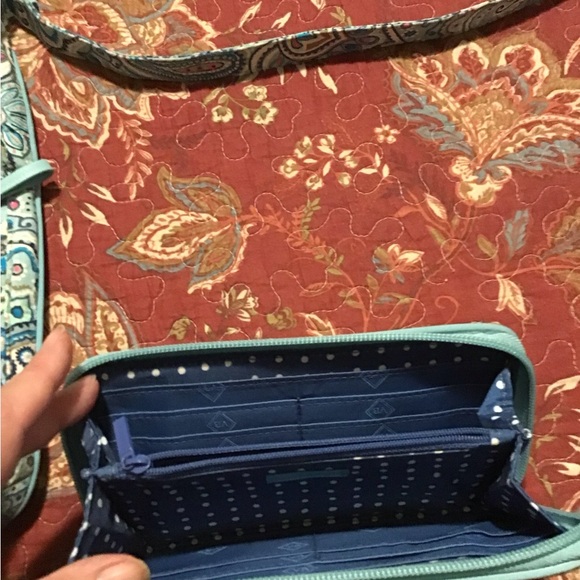 Vera Bradley Triple Zip hipster and wallet set. Nice pre-owned condition! - Picture 5 of 5